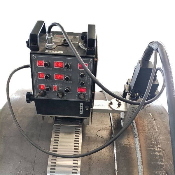 Quality Automatic Tank Horizontal and Vertical Seam Welding Tractor with Flexible Rails wholesale