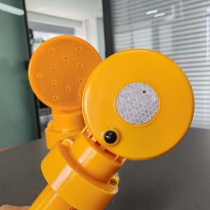 Yellow Solar Powered 19cm Diameter PP Traffic Warning Light for Road Safety