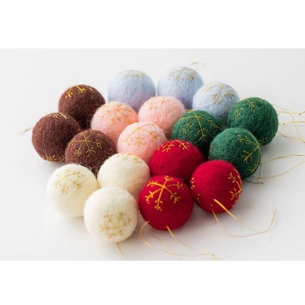 Quality Pure Color 4 Cm Felt Balls , Felted Wool Balls Diy Circle Snow Pattern wholesale