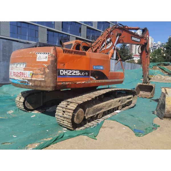 Quality DH225LC - 7 Hydraulic Crawler Used Doosan Excavator Construction Machinery 22 Tons wholesale