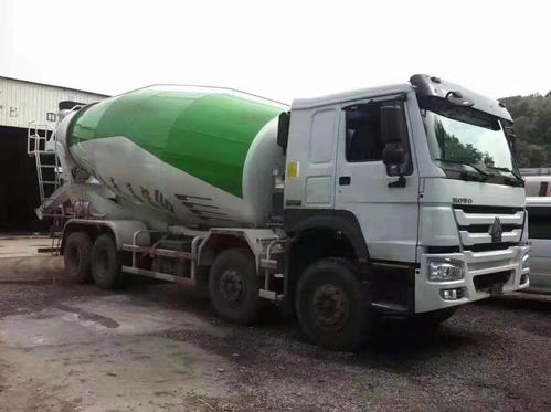 Sinotruk Howo Mixer Concrete Construction Equipment 8X4 Drive type 12 CBM Capacity