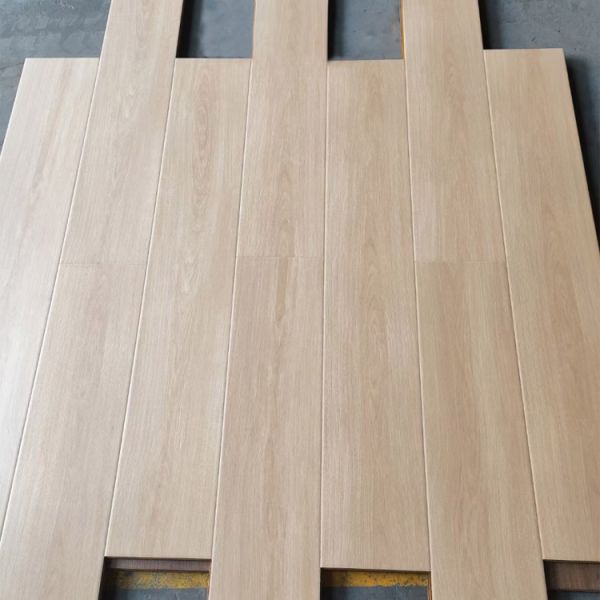 8mm 12mm Herringbone Floorboard Hdf AC4 Waterproof Laminate Wood Flooring