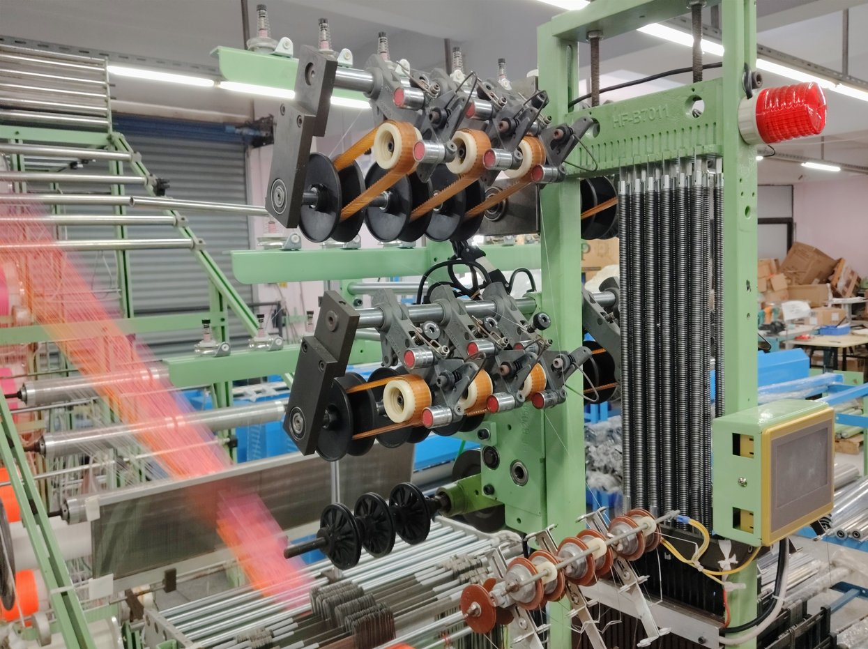 Shuttleless Weaving Machine Used for Producing Elastic and Non-Elastic Textile