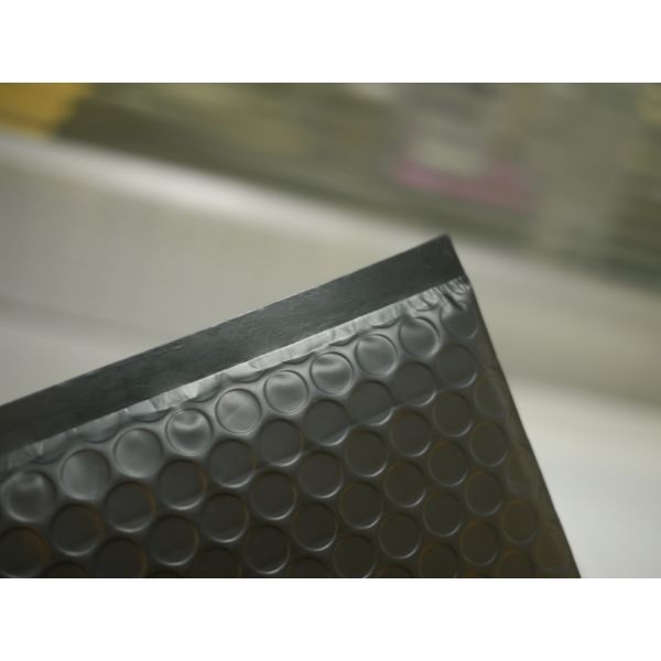 Heat Seal Matte Black Bubble Mailers 0 / 6 By 10 , Bubble Lined Courier Bags For Apparel