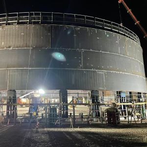 Intelligent tank lifting jack based on screw drive