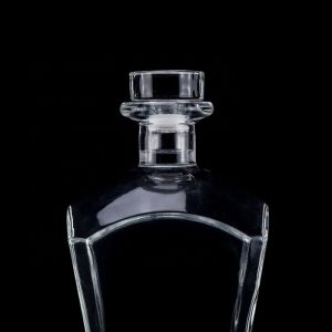 Clear or Customized Super Flint Glass Whiskey Bottle 700ml 750ml with Cork