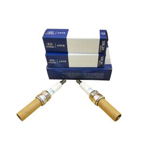 18855-10060 LZKR6B-10E Car Spark Plug For 2010 2011 Kia Soul 1.6L Hyundai I20