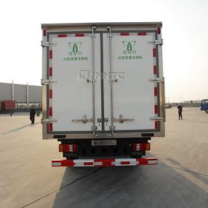 Mini 4x2 6 Wheels 10ton HOWO Light Refrigerated Box Truck With Carrier
