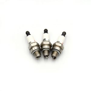 Small Engine Spark Plug Excellent Performance CMR7A Original Factory Auto Plug