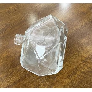 Luxury High End Custom Polygonal Glass Bottle for VODKA Clear and Distinctive