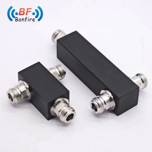 Red Customized 2 Way Power Divider 617-4000MHz High Frequency Power Splitter SMA