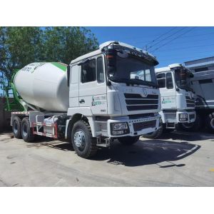 The condition of the second-hand Sinotruck F3000 concrete transport tank is good