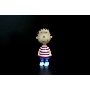 China 95 Degree PVC Plastic Toy Figures Linus Of Snoopy Friend For Promotion Gift on sale