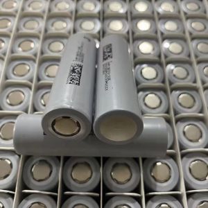 3.7V Standard Cylindrical Lithium Ion Cell 3200mAh Large Capacity 18650 Lithium