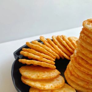 Ketchup Rice Cracker Snacks
