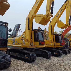Used Komatsu PC220 Excavator with 0-2000 Working Hours and 22ton Operating