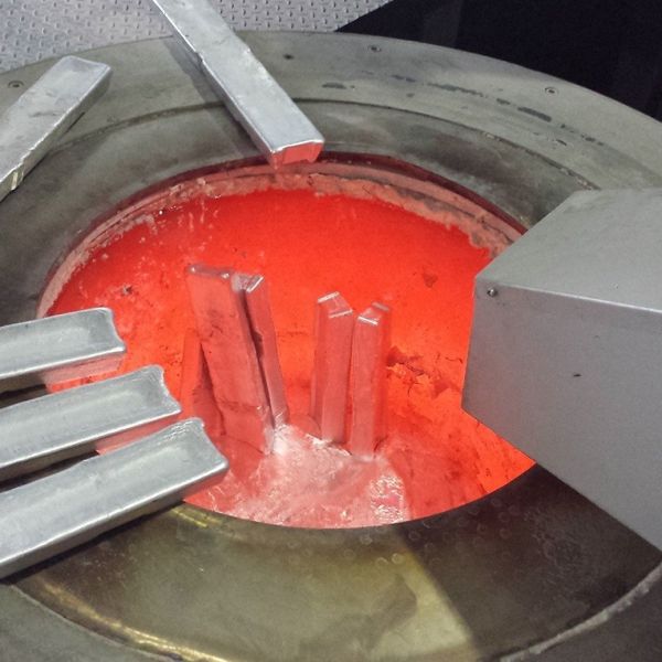 Quality Customized Top Diameter Aluminum Holding Furnace with Immersion Heater and Temperature Range of 500-1000°C wholesale