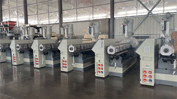 Single Screw Plastic Pipe Extrusion Line Extruder For Plastic Ldpe Extruding Machine