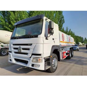 Sinotruk HOWO 6*4 Oil Tanker Truck with Manual Transmission and GCC Certificatio