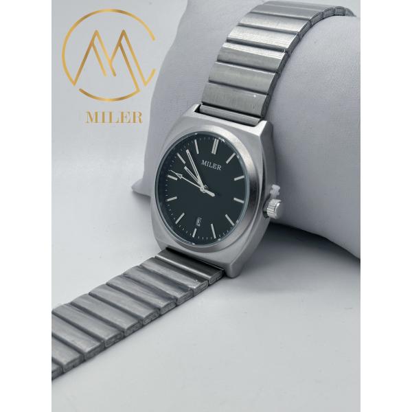 Men Watch Quartz Wrist Watch with Stainless Steel Case Back 18-45 Years Old