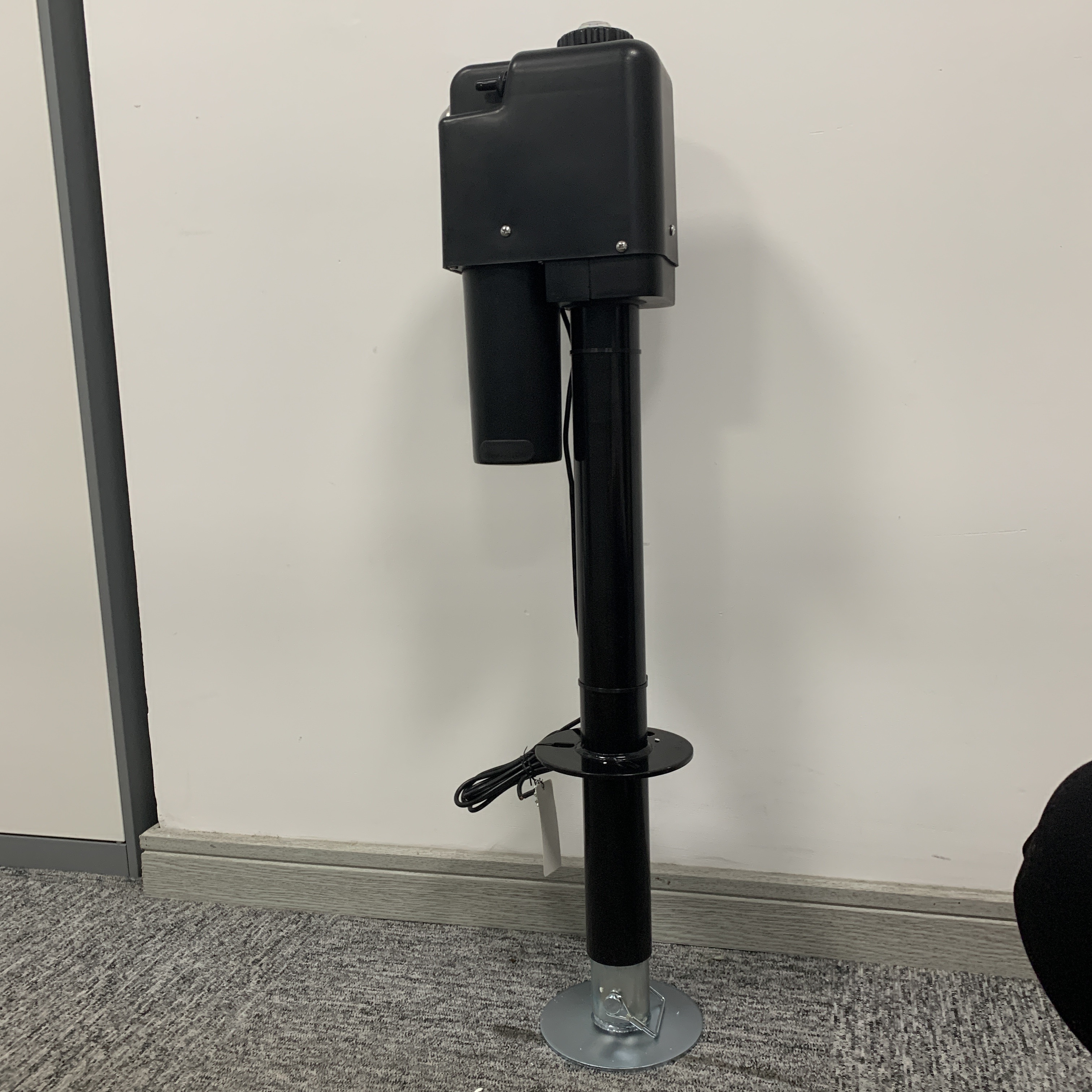A Frame 4.5K Electric Trailer Jack Three Working Lights With Drop Leg