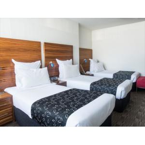 China Budget Hospitality interior design furniture of Melamine chipboard bedroom sets with Fabric leisure sofa chairs on sale