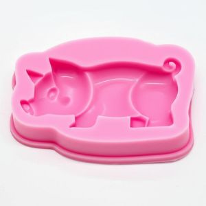 Easy To Clean Pink Pig Mould with 0.17 Cubic Volume for Multi-Purpose Use