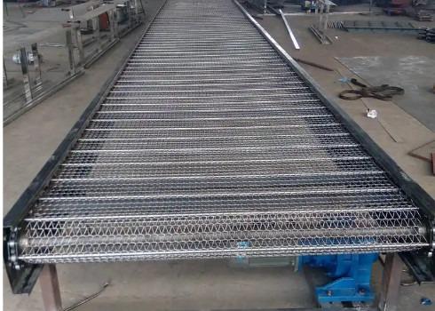 Quality Vertical Cooling Conveyor System SS Chain Mesh Conveyor Belt Plain Weave Rustproof wholesale