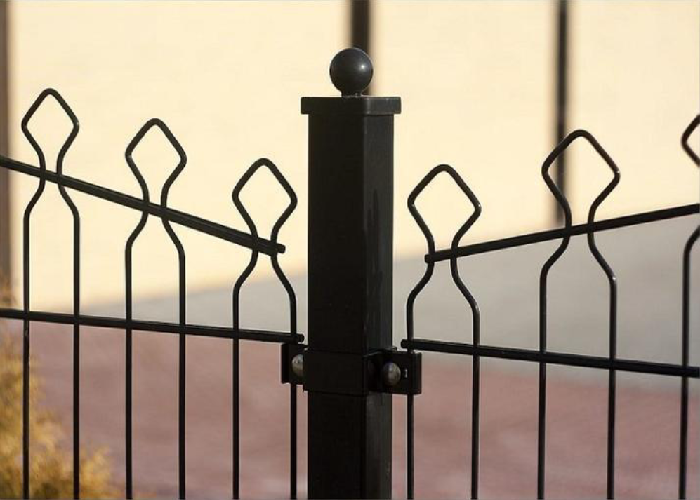 China Corrosion-Proof Double Horizontal Wire Guardrail for Scenic Spot Trail Protection on sale