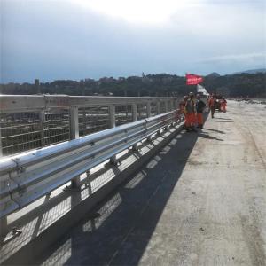 Customized Zinc Coating Thrie Beam Highway Guardrail with and Enhanced Safety