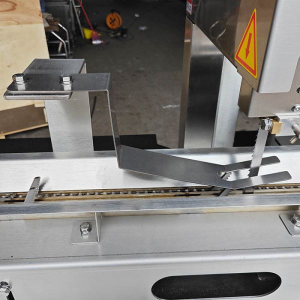 Customized Stainless Steel 304 Bandsaw Cutting Machine with 1000-2000kg/h Capacity and 5mm Working Table