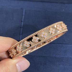 Customization Gorgeous 18k Gold Van Cleef & Arpels PerléE Clovers Bracelet Small
