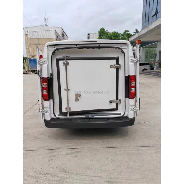 Pure Electric Small Refrigerated Box Truck 4.6m3 Capacity For On the Go Cooling Solution