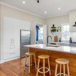 Italian Style U Shape Design White Color Tall Cabinet MDF Plywood Lacquer Modern