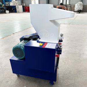 High Capacity 1300 kg/h Plastic Crusher with 220V/380V/415V Customizable Voltage