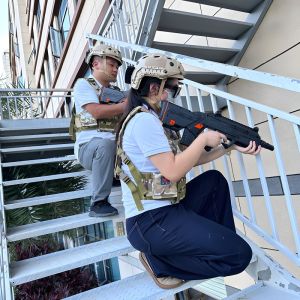 Wireless Laser Tag Equipment with 8 Playing Modes for 12-30 Players in 180-500