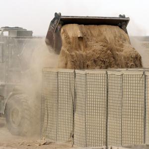 China Mil 2 Gravel Filling Military Barrier Heavy Galvanized Square Welding Mesh Protective on sale