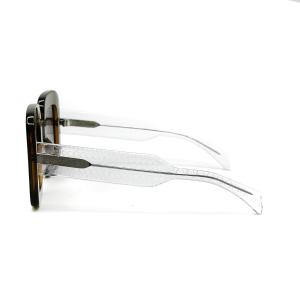 Timeless square frames meet gradient gray lenses—sleek, statement AS168