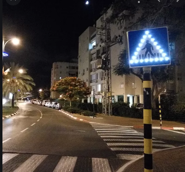 IP65 Waterproof 900mm Solar Pedestrian Crossing Sign Aluminum