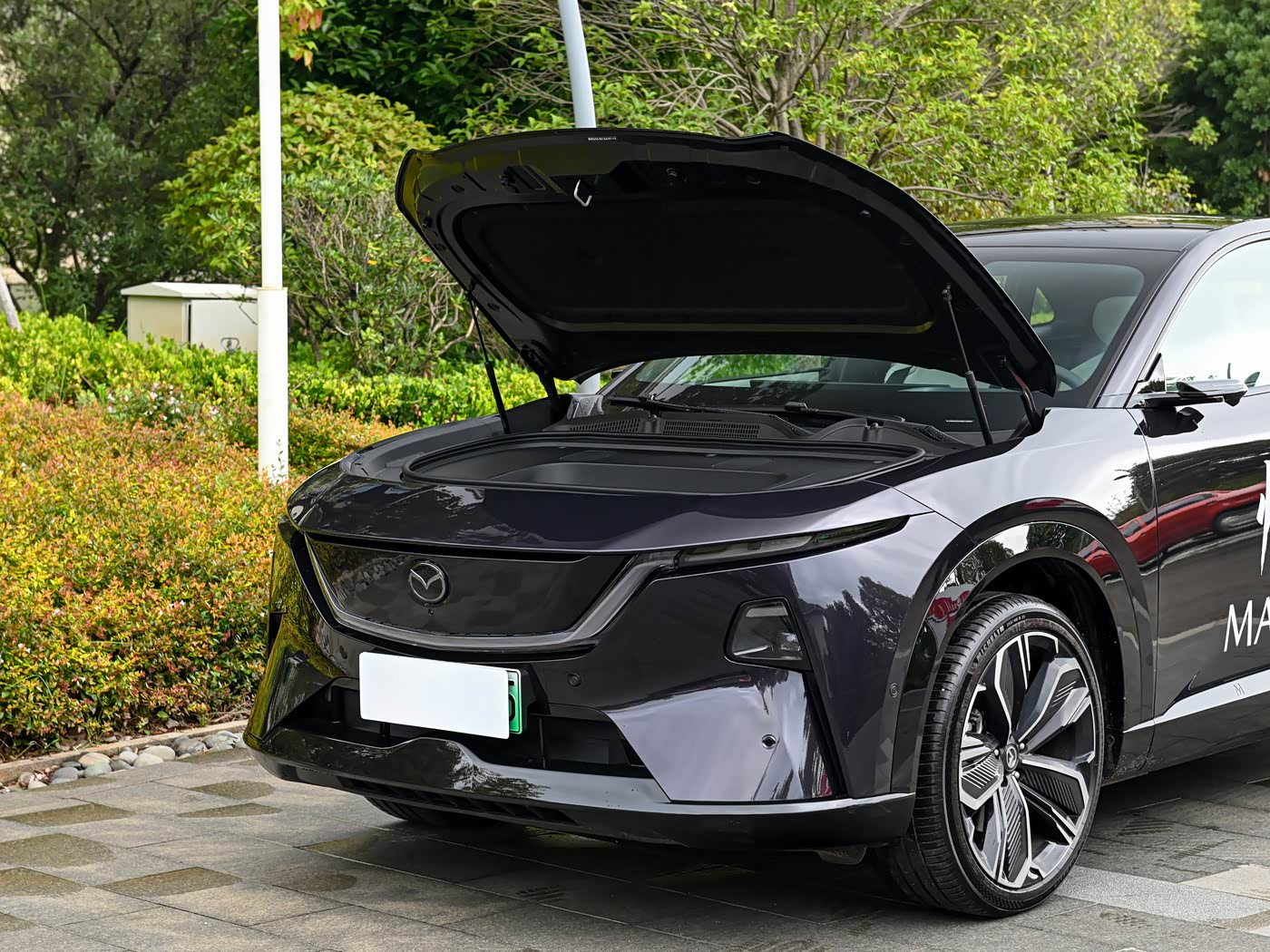 Mazda EZ-60 2025 Pure Electric 600 MAX with 4.55 L/100km and 4 Door 5 seats