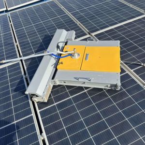 Crawler Automatic Solar Plate Washing Machine Wireless Remote Control