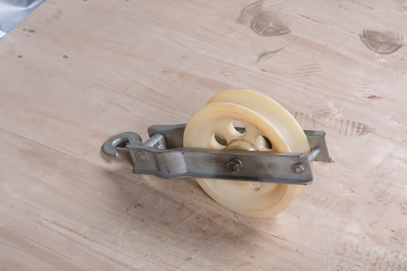 Hooke Type Cable Roller Stringing Pulley with 15KN Rated Load 200*60 Nylon Wheel for Overhead Cable Pulling