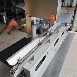 Factory Customized Pig Feet Half Cutting Machine Single Bone Saw for Sweer Corn