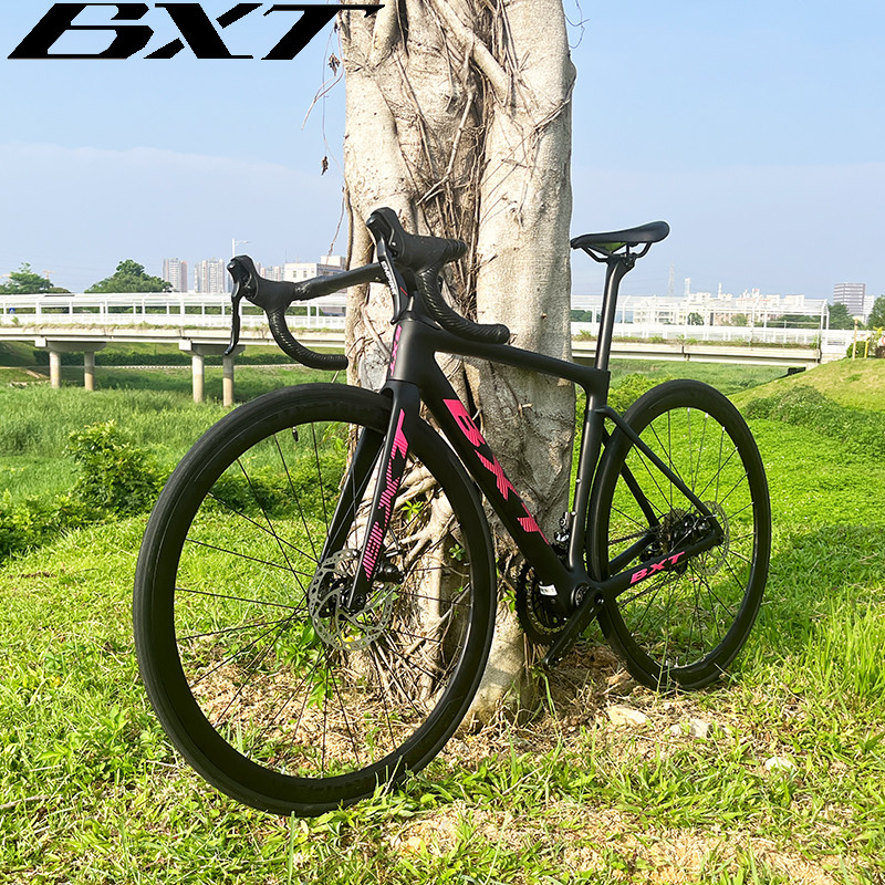 China 700C Aero Shaping Carbon Fiber Road Bike With Shimano Group Set on sale