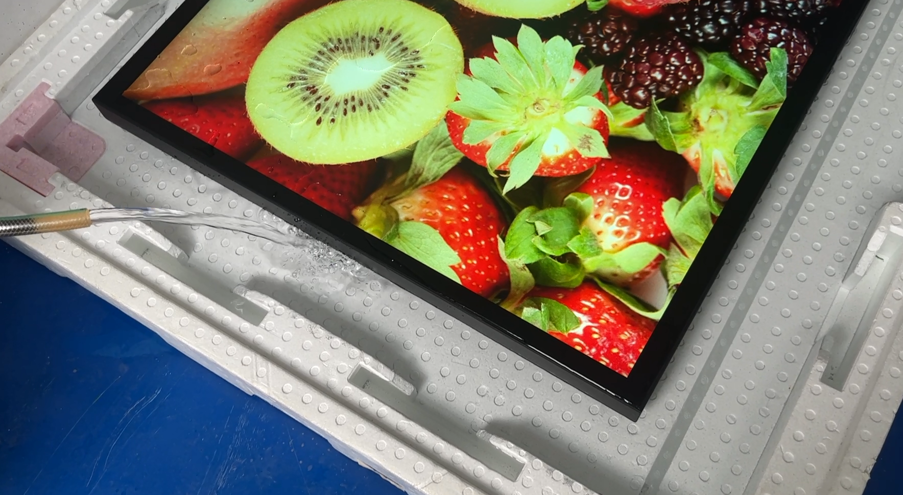 32 Inch 3000cd/m2 High Brightness IP66 Waterproof Outdoor Digital Signage with 178° Viewing Angle and 60Hz Refresh Rate