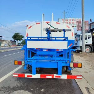Dongfeng FuRuiKa Used Water Tanker 120 - 150HP With Diesel Engine