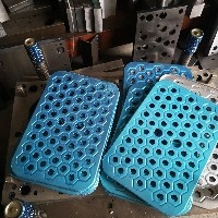 Manufacturers supply punching iron plate galvanized hexagonal punching mesh