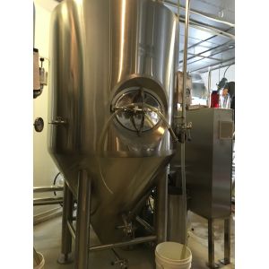 500L 1000L SS304 Microbrewery Equipment Turnkey Brewpub Systems Vertical Type