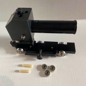 Flexible sealing spacer hand tool for making insulating glass