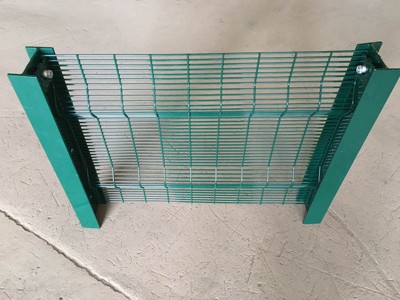 spiker style outdoor safety powder painted surface 358 welded security fencing